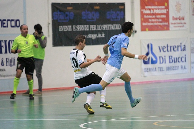 尽管她已步 尽管她已步